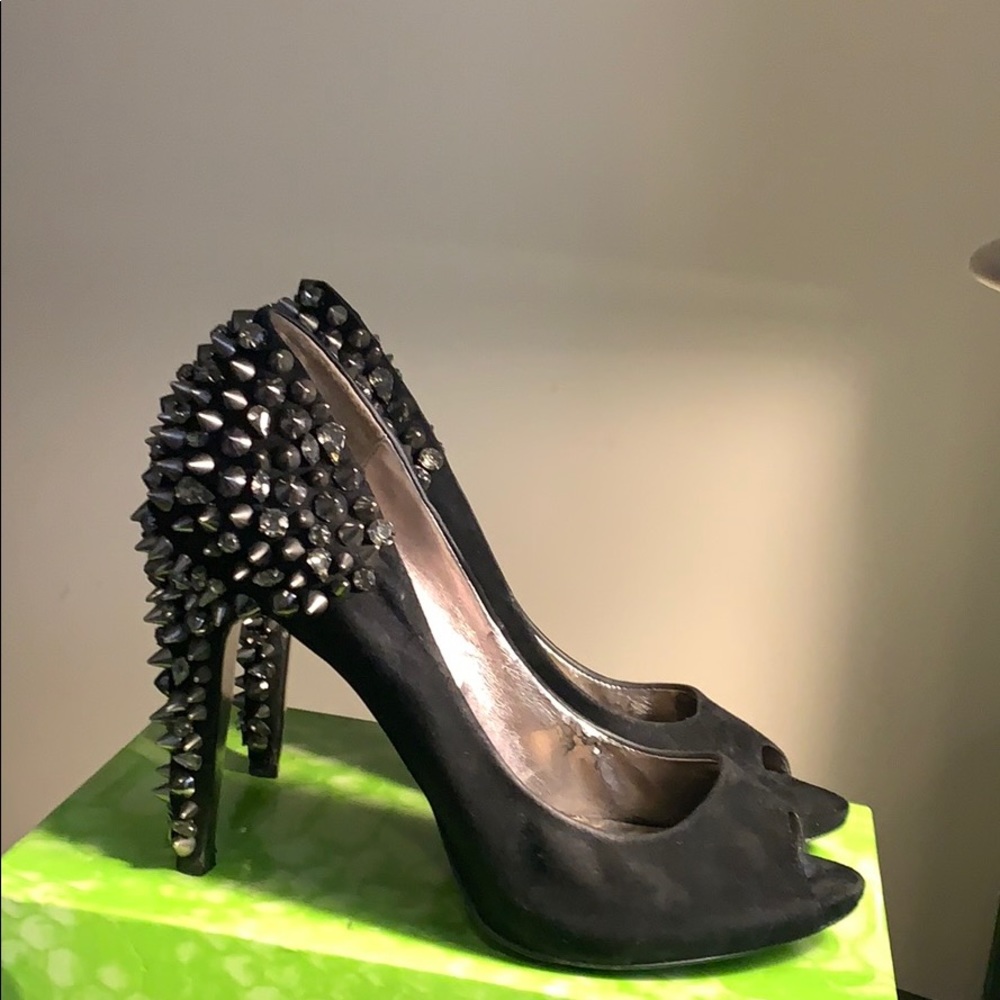 Studded heel